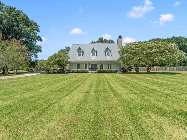 627 Morrow Ave, Zachary, LA 70791