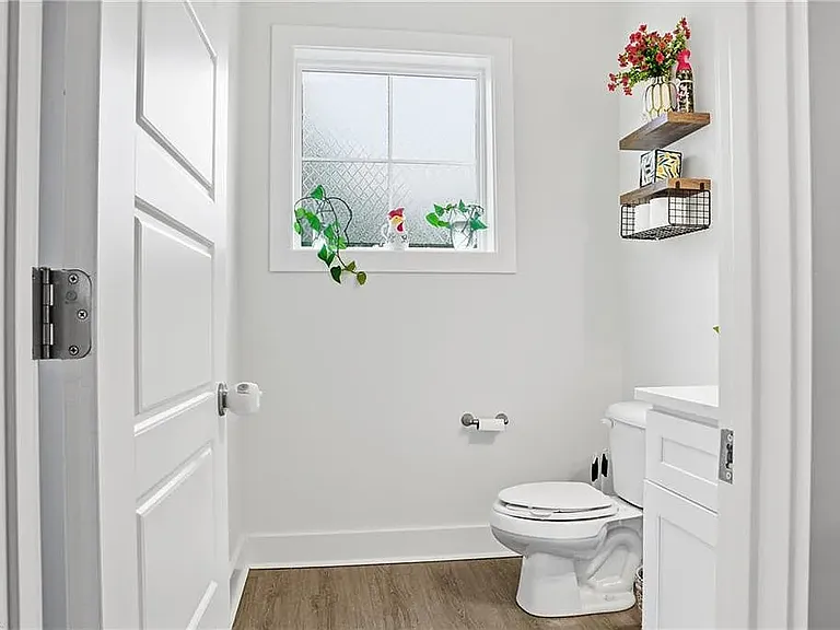 2917 Pretty Lake Ave — Photo 12