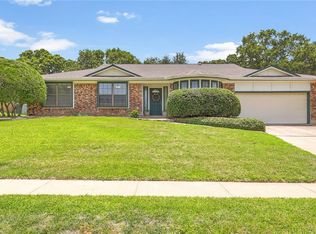 900 Timber View Dr, Bedford, TX 76021