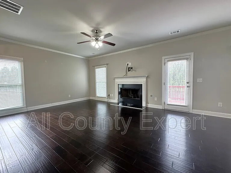 1674 Fairview Dr — Photo 8