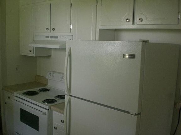 5th image of 1028 Oakland Ave
