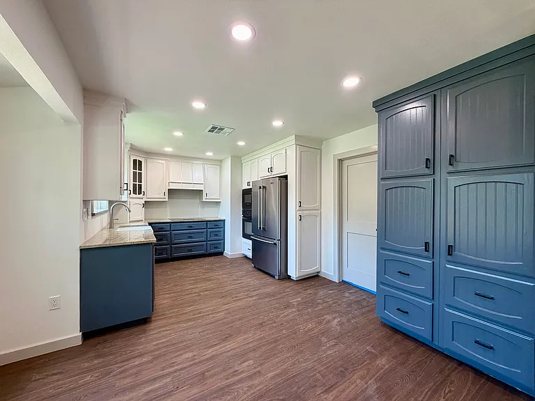 10801 Rick Dr — Photo 6