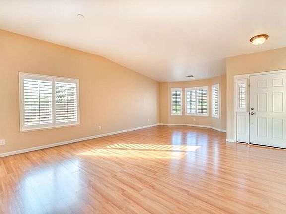 4th image of 679 Apricot Ct
