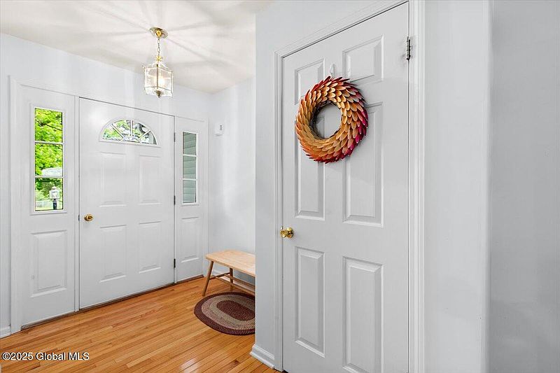 4th image of 95 Whiteview Road