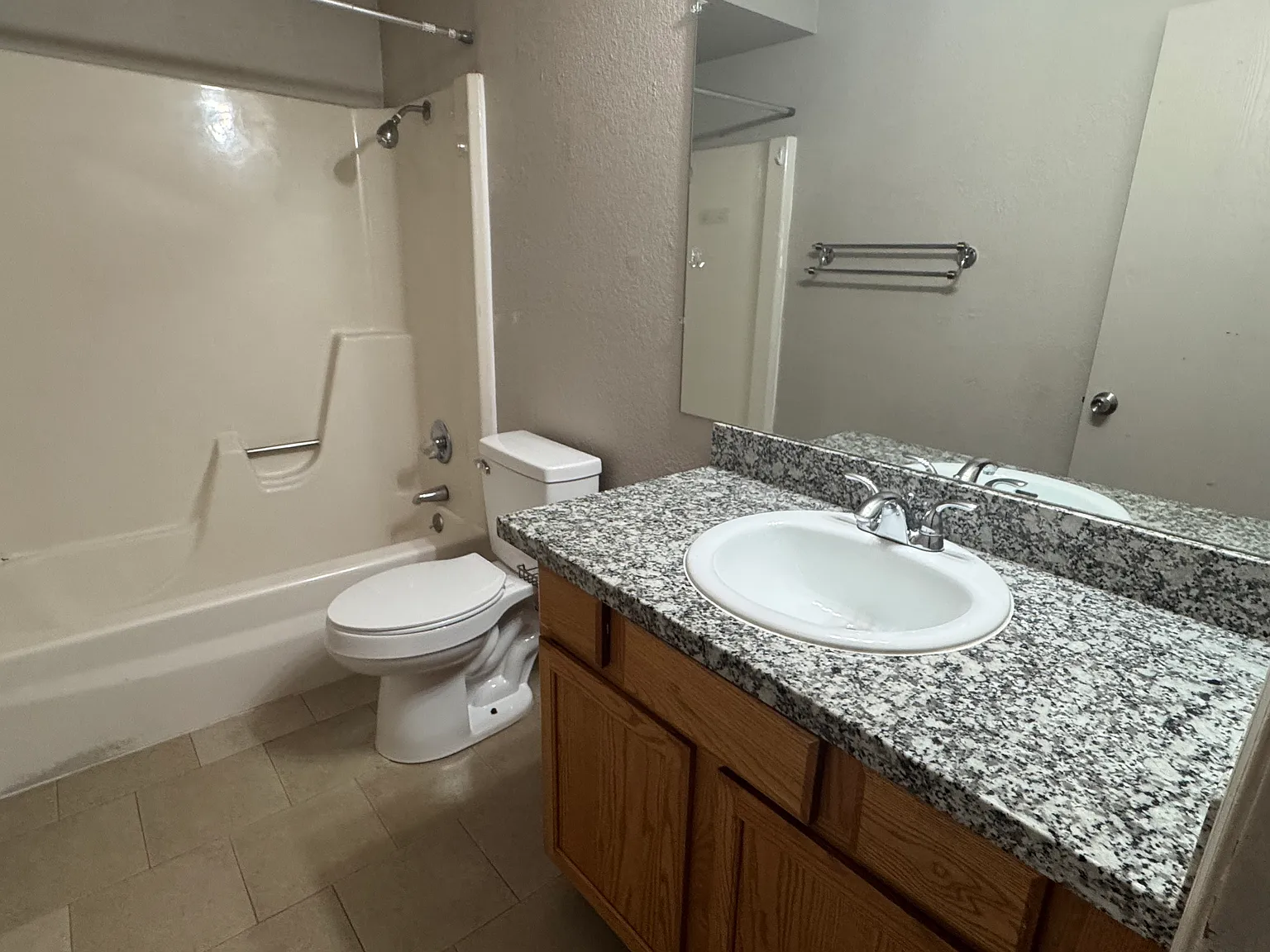 2 bed, 832 sqft, $1,390 — Photo 4