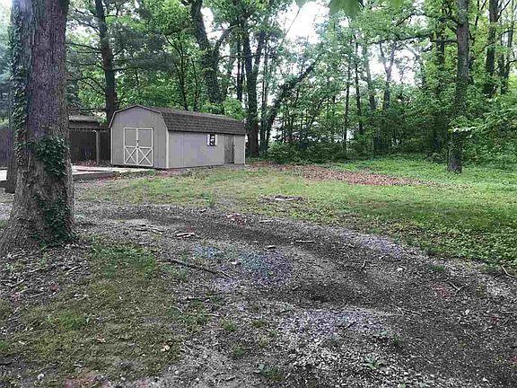 5th image of 180 W Park Dr