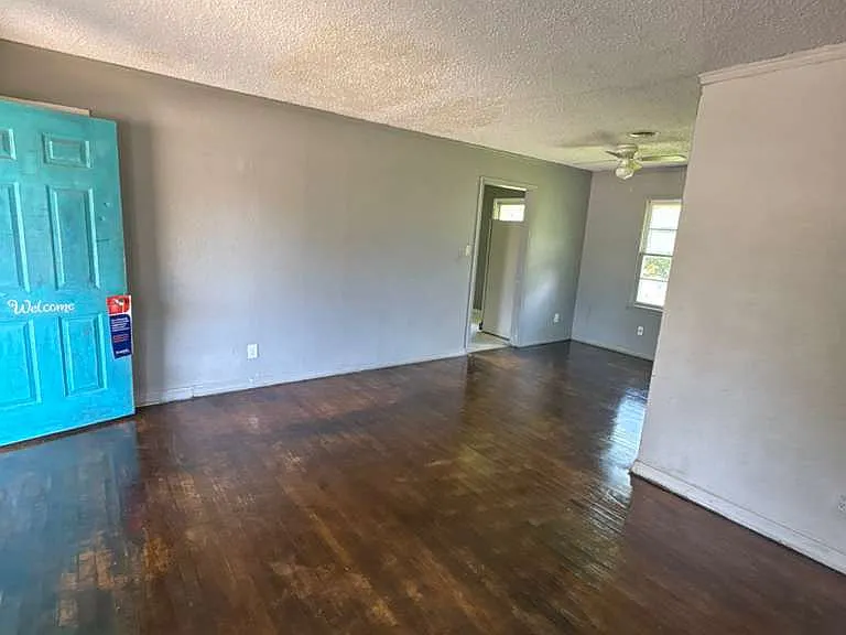 2200 Clary Dr — Photo 8