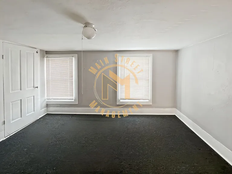 223 E Franklin Ave — Photo 12