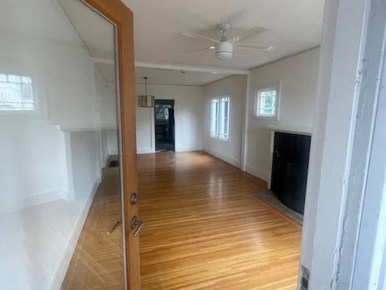 1424 E 20th St — Photo 16