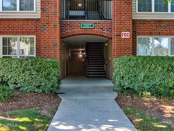 5th image of 2807 Bloomfield Ln Unit 104