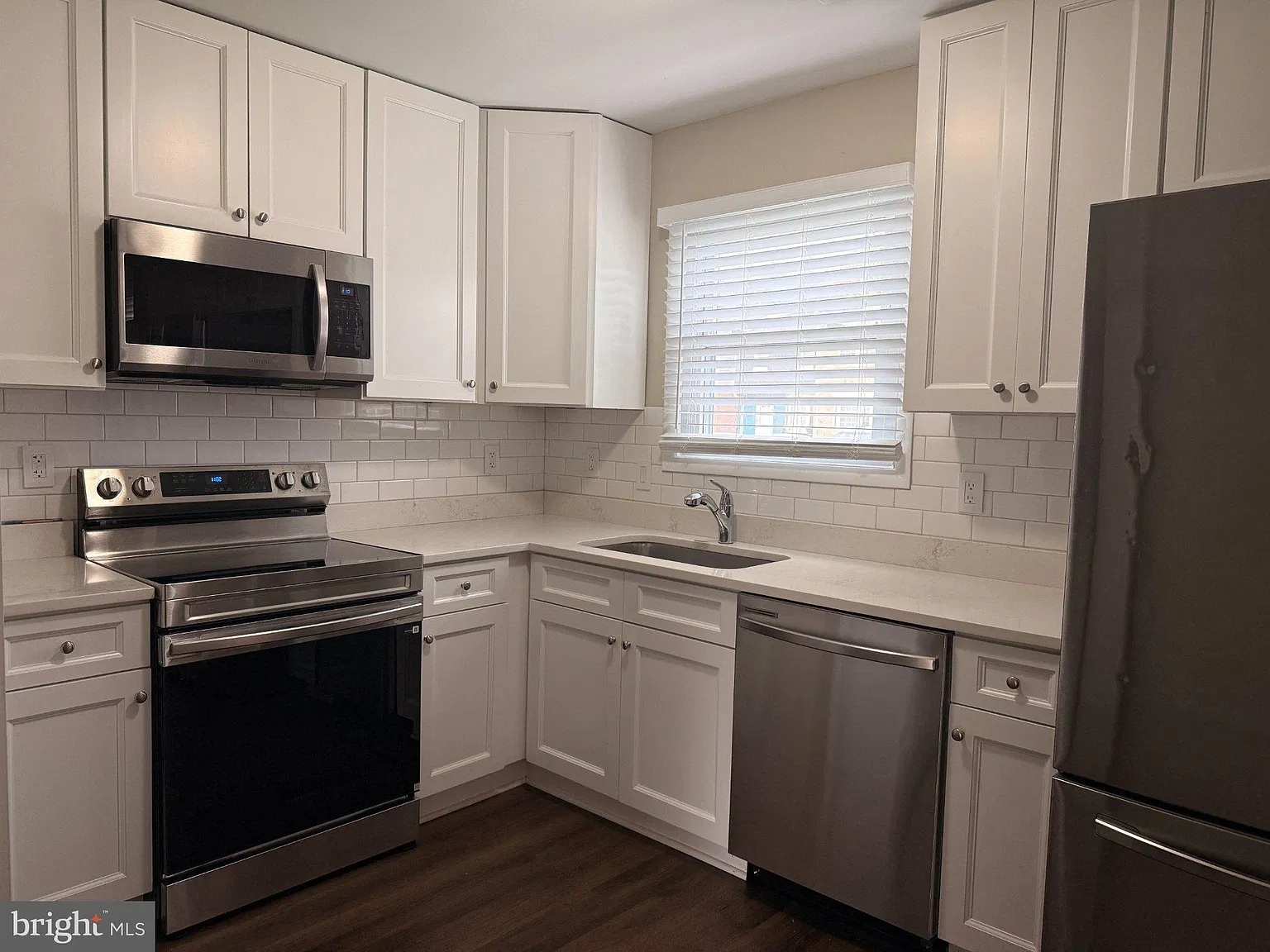 3 bed, 2.5 bath, 1452 sqft, $2,100 — Photo 2
