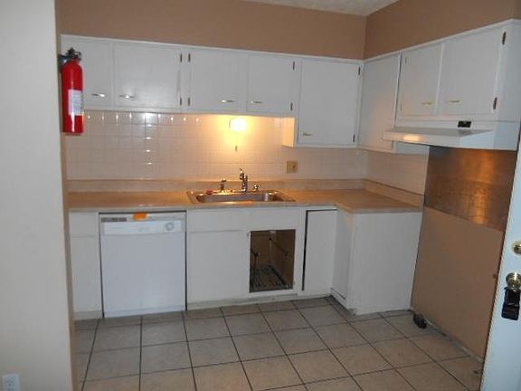 5th image of 4227 Mayflower Blvd