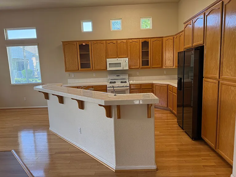 1587 Regent Dr — Photo 13