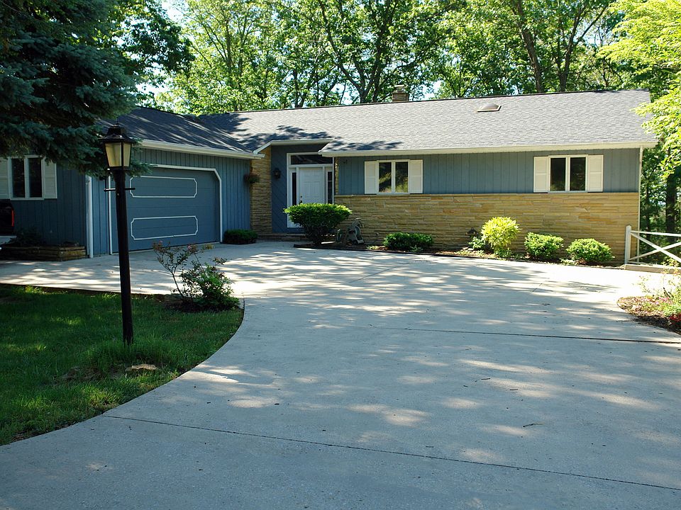 1st image of 106 Brokenwood Ln