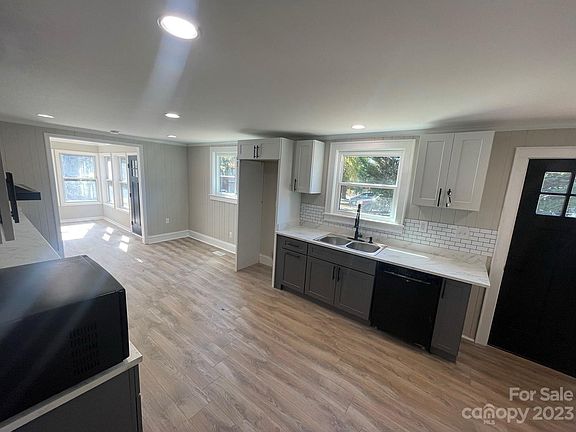 5th image of 1309 F Ave SE