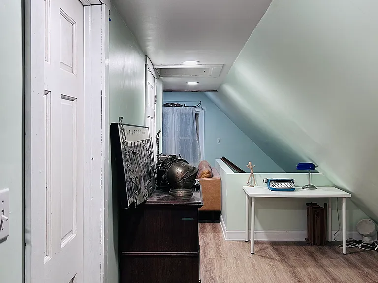 Hallway area on level 2