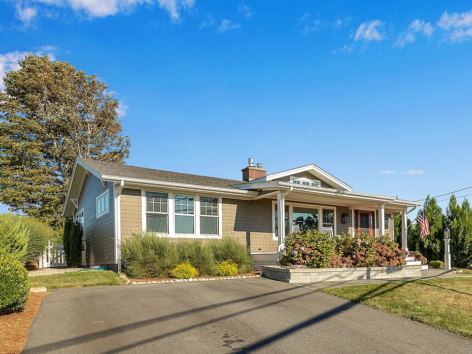 Completely updated ranch with golf & water views