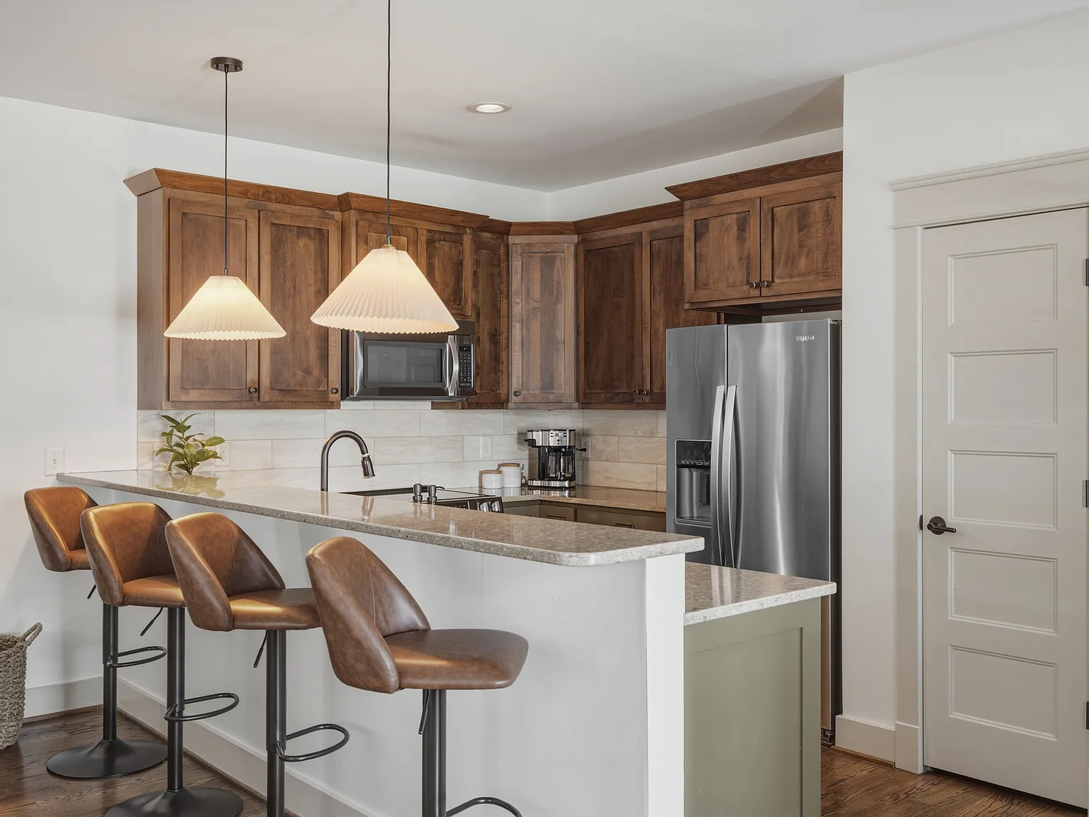 3 bed, 2345 sqft, $7,000 — Photo 4