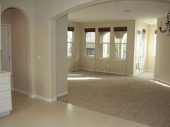 5th image of 3004 Mary Helen Ln