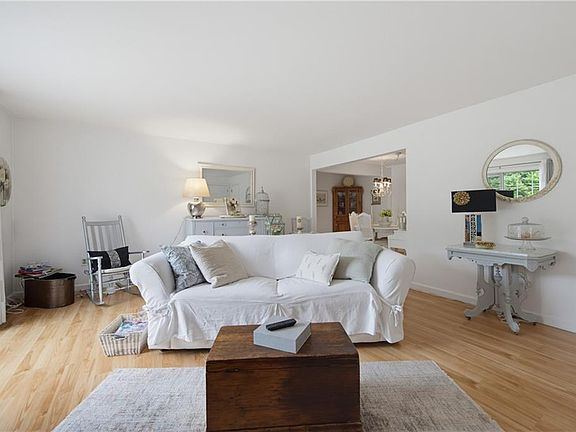 3rd image of 300 Smithfield Rd APT 1-9
