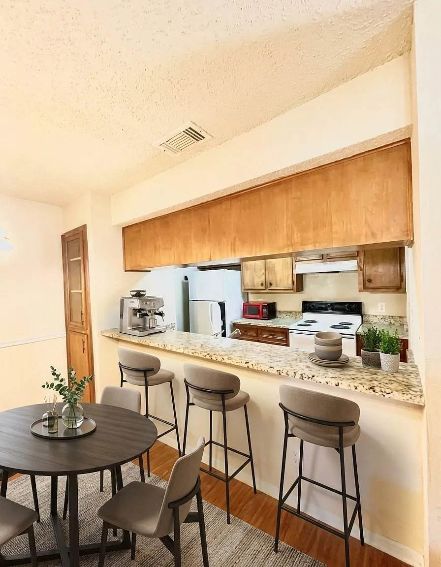 2 bed, 2.0 bath, 952 sqft, $1,400 — Photo 3