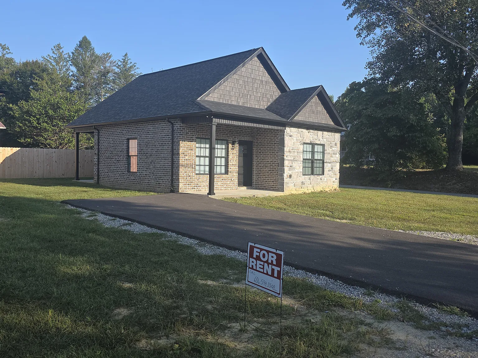 2 bed, 1000 sqft, $1,600 — Photo 2