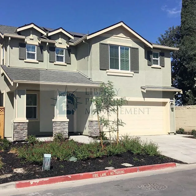3 bed, 2.5 bath, 1691 sqft, $2,495 — Photo 2