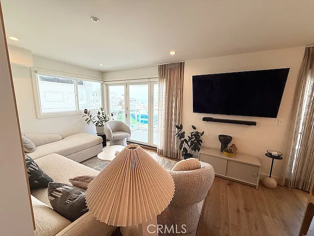 3302 Manhattan Ave — Photo 10