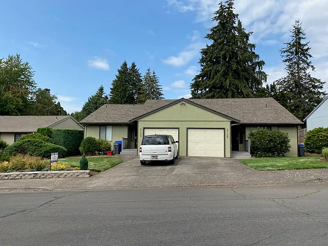 2 bed, 1.5 bath, 1200 sqft, $1,600 — Photo 1