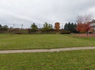 715 Samantha Cir, Geneva, IL 60134