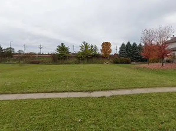 715 Samantha Cir, Geneva, IL 60134