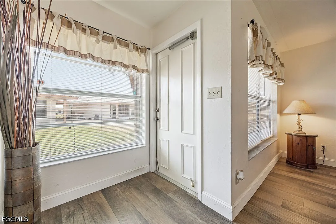 2 bed, 2.0 bath, 992 sqft, $1,300 — Photo 4