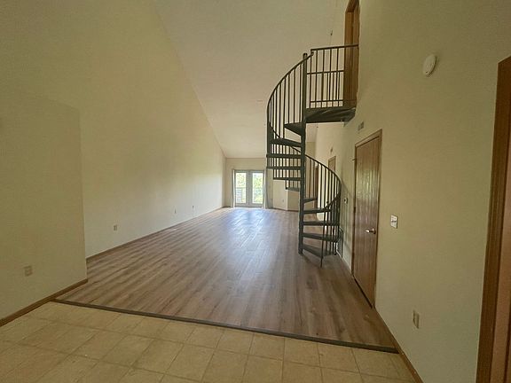 2nd image of 1806 S Cottage Grove Ave APT 412