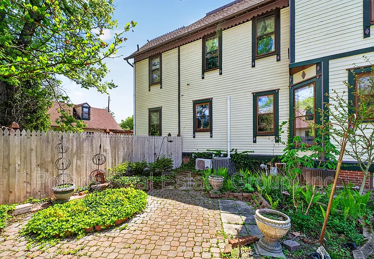 1507 Broadway St — Photo 41