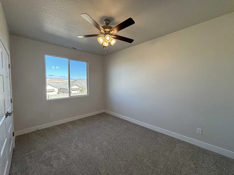 667 E Eureka Aly — Photo 13