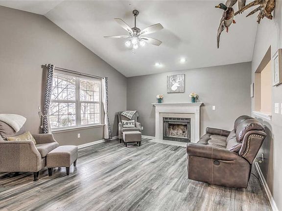 5th image of 100 Meadowstone Dr