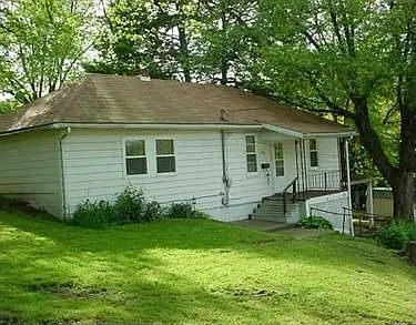 365 Grove Ave photo 1