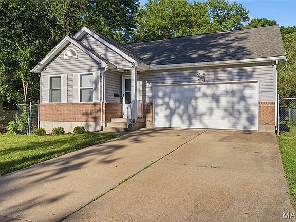 2nd image of 10236 Earl Dr