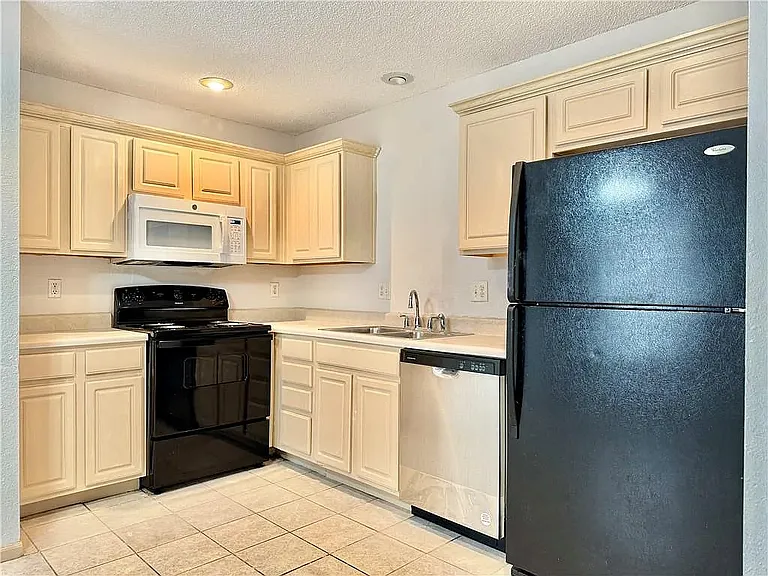 2928 S Harvard Ave — Photo 4