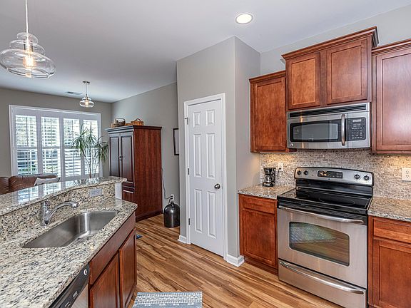3rd image of 3005 Park West Blvd