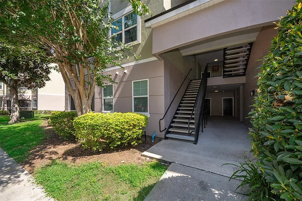 3 bed, 2.0 bath, 1260 sqft, $1,975 — Photo 2