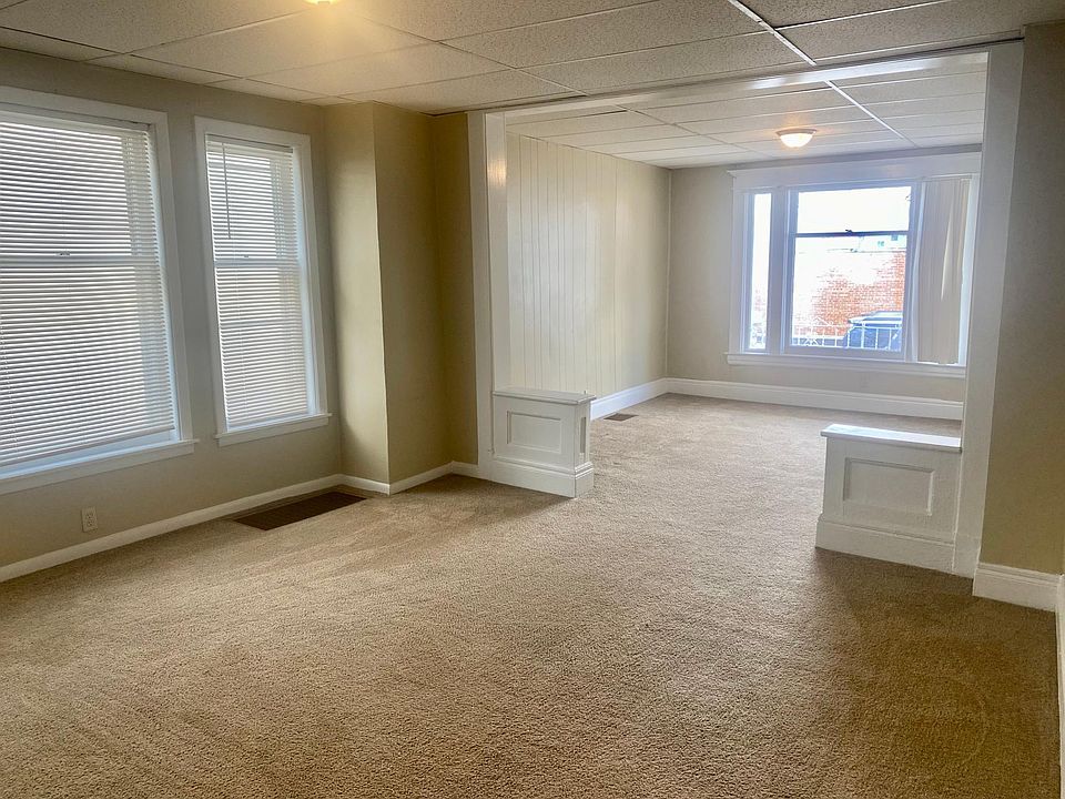 1st image of 27 Flohr Ave #1