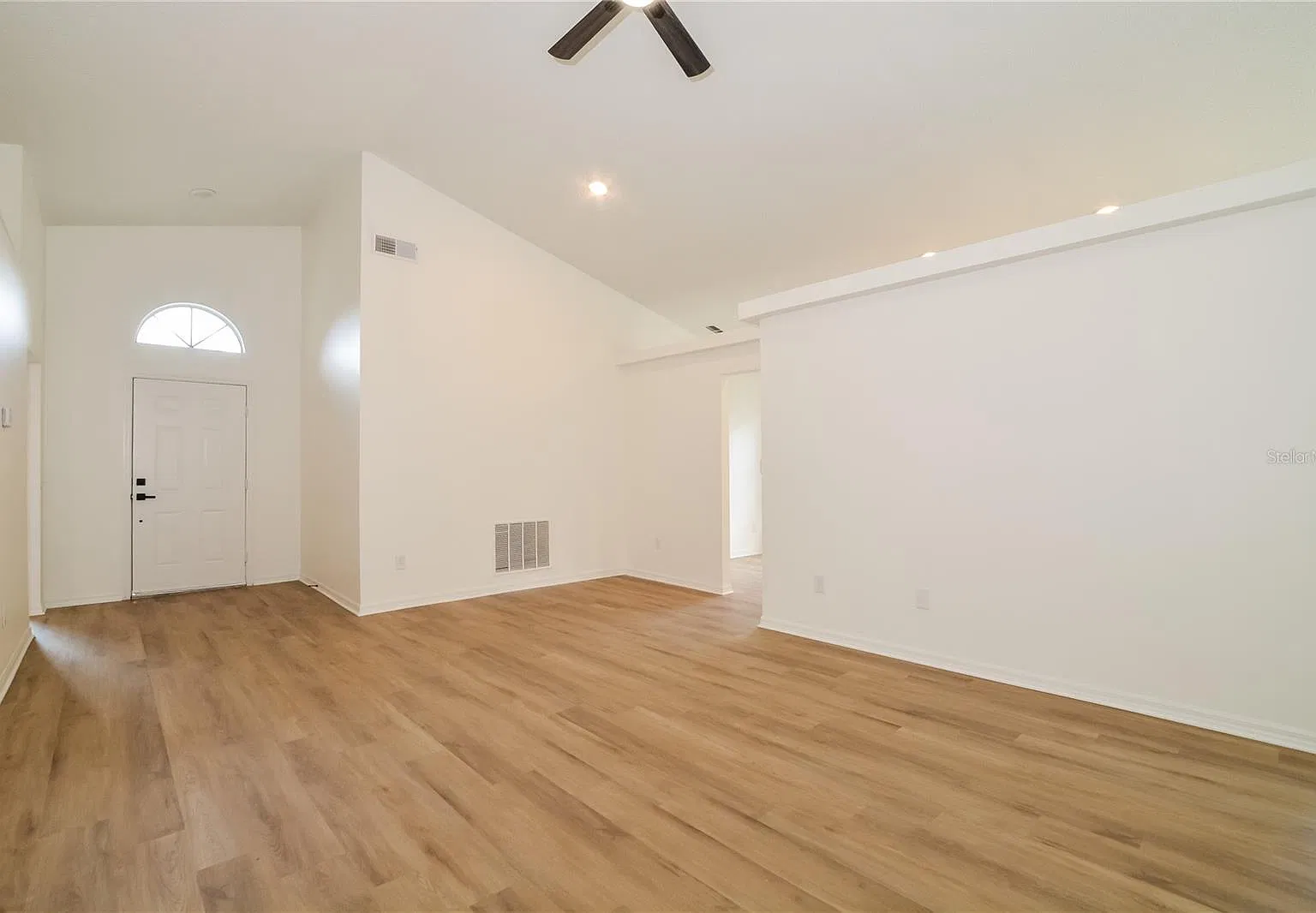 4 bed, 1661 sqft, $2,300 — Photo 2