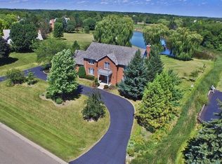 18 Saint John Dr, Hawthorn Woods, IL 60047