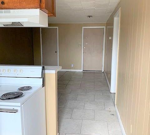 2nd image of 417 W Avenue C
