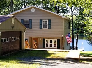 120 Lake Shore Rd, Shohola, PA 18458