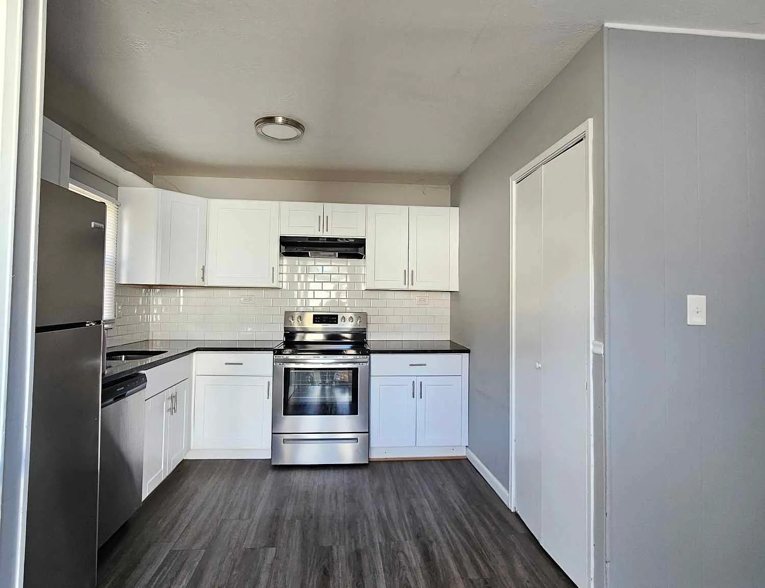 4 bed, 960 sqft, $1,650 — Photo 3