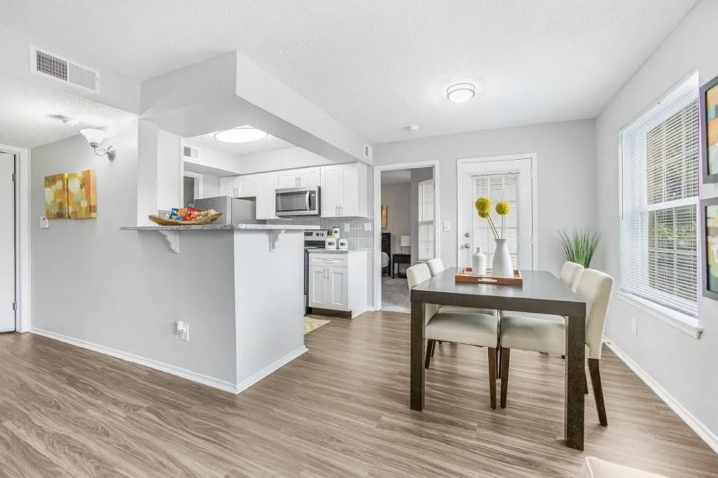 Park Laureate Apartment Homes — Photo 2