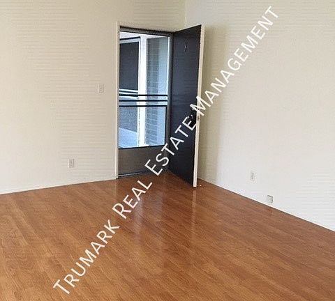 2nd image of 321 E Tujunga Ave #N