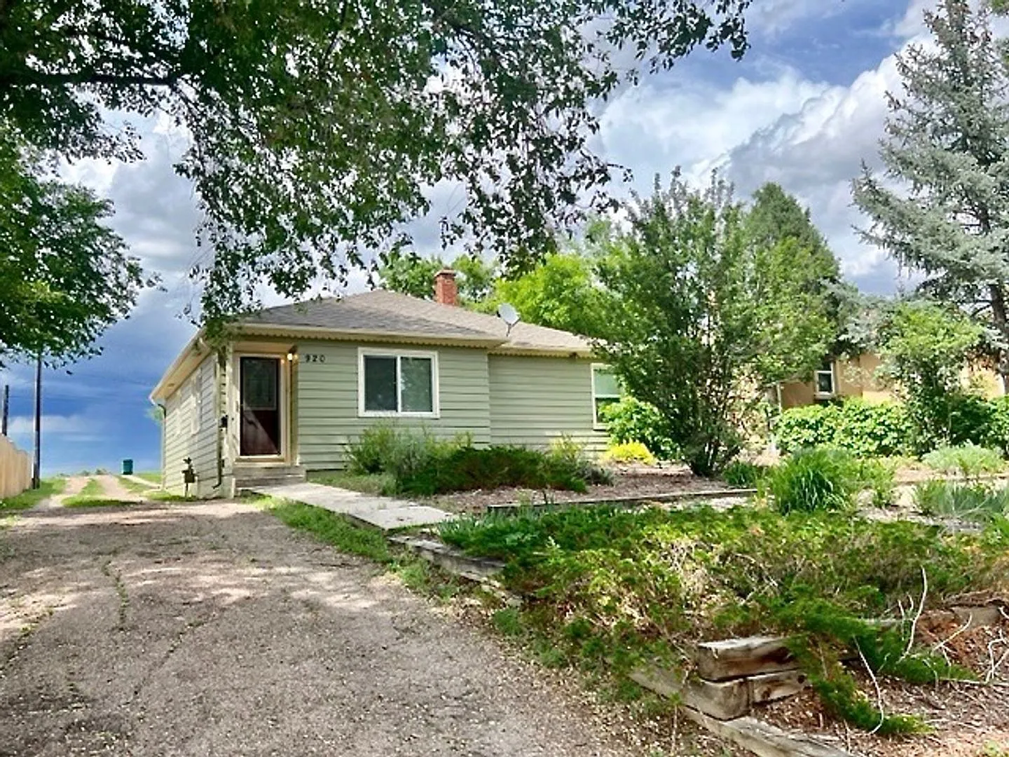 Adorable Home In Hillside Neighborhood! — Photo 2